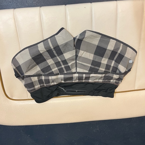 Lululemon run speed shorts size 6 - Picture 2 of 3